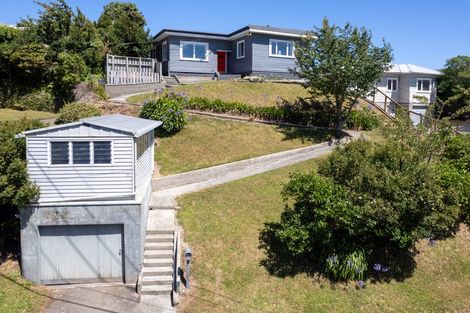 Photo of property in 8 Lyndfield Lane, Newlands, Wellington, 6037