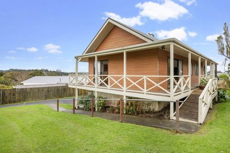 Photo of property in 6 Melia Place, Stanmore Bay, Whangaparaoa, 0932