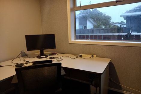 Photo of property in 82 Queens Road, Glen Avon, New Plymouth, 4312