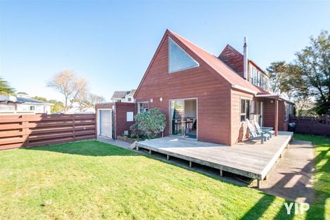 Photo of property in 27a Kingsbridge Place, Newlands, Wellington, 6037