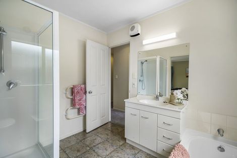 Photo of property in 32a Pine Road, Orewa, 0931