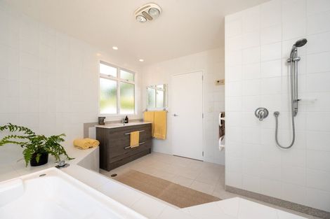 Photo of property in 14 Woodford Heights, Havelock North, 4130