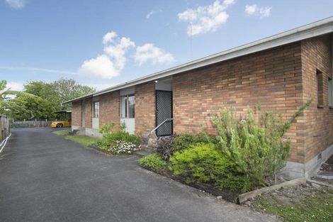 Photo of property in 2/236 Te Atatu Road, Te Atatu South, Auckland, 0610