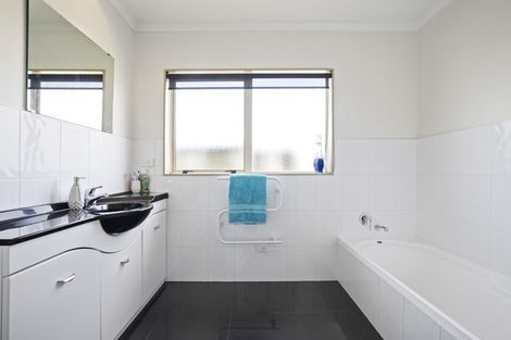 Photo of property in 115 Valley Road, Pukekohe, 2120