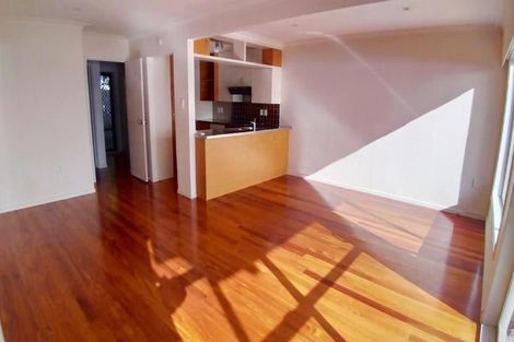 Photo of property in 2/198 Hurstmere Road, Takapuna, Auckland, 0622