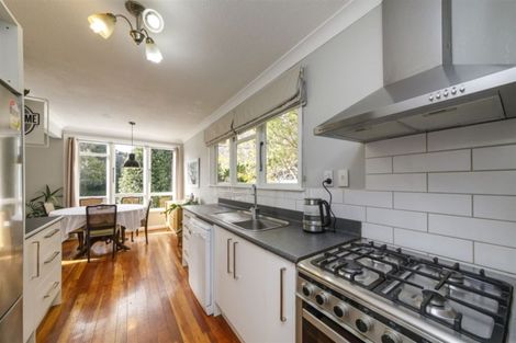 Photo of property in 4 Crewe Crescent, Hokowhitu, Palmerston North, 4410