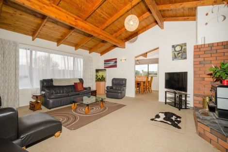Photo of property in 23 Matua Road, Huapai, Kumeu, 0810