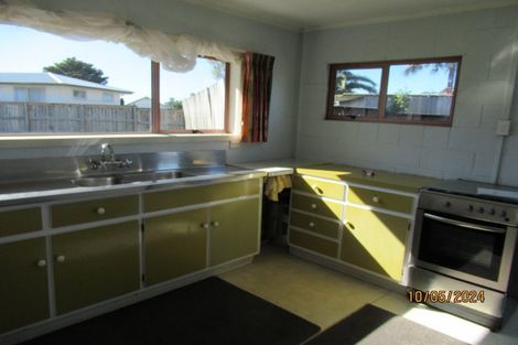 Photo of property in 98 Riverpark Crescent, Henderson, Auckland, 0610