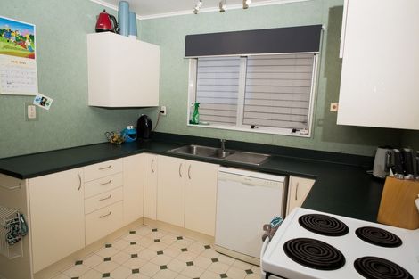 Photo of property in 110 Taylor Terrace, Tawa, Wellington, 5028