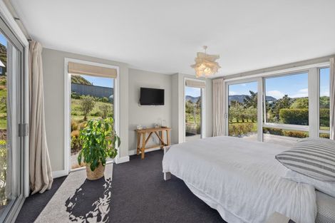 Photo of property in 11 Kaioruru Lane, Charteris Bay, Lyttelton, 8971