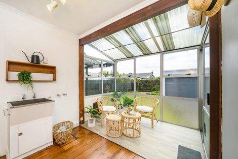 Photo of property in 15 Kowhai Avenue, Takaro, Palmerston North, 4410