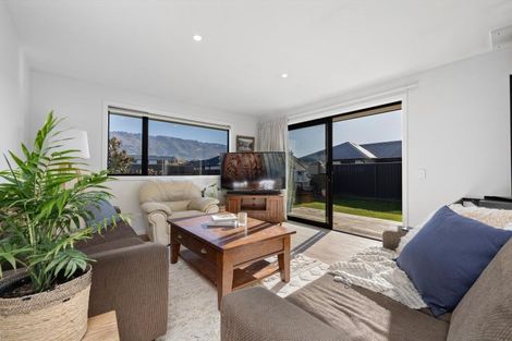Photo of property in 32 Stratford Drive, Mount Pisa, Cromwell, 9383