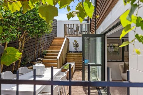 Photo of property in 324b Oceanbeach Road, Mount Maunganui, 3116