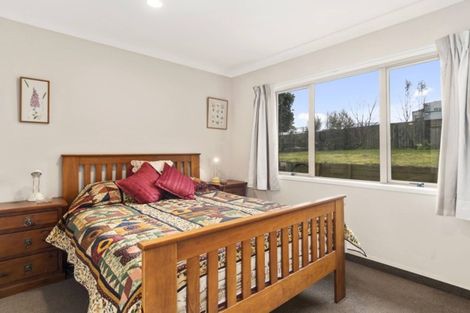 Photo of property in 1 Mckenna Lane, Omokoroa, 3114
