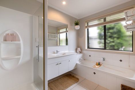 Photo of property in 142 Longview Drive, Papamoa Beach, Papamoa, 3118