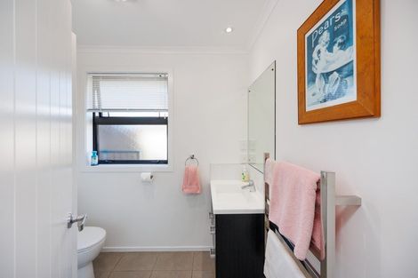 Photo of property in 18 Medallion Court, Kelvin Grove, Palmerston North, 4414