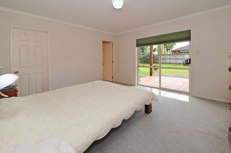 Photo of property in 12 Linicro Place, Wattle Downs, Auckland, 2103