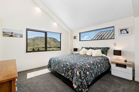 Photo of property in 33 Double Cone Road, Jacks Point, Queenstown, 9371