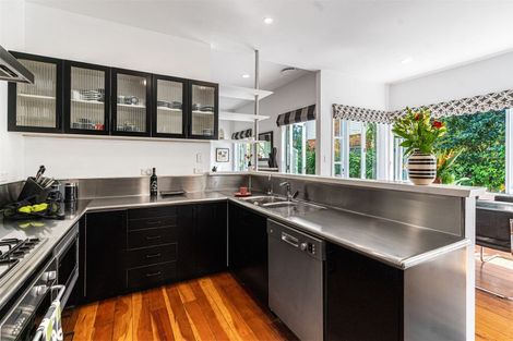 Photo of property in 1/50 Vauxhall Road, Devonport, Auckland, 0624