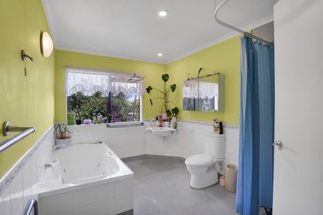Photo of property in 8 Horizon Heights, Whalers Gate, New Plymouth, 4310