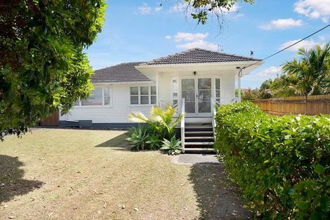 Photo of property in 16 Coniston Avenue, Te Atatu South, Auckland, 0610