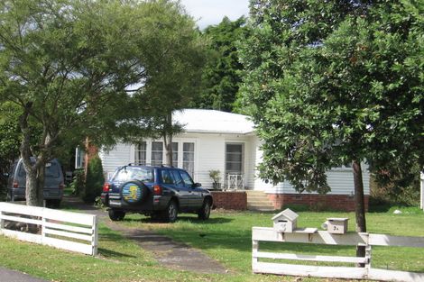 Photo of property in 3 Hurley Place, Kelston, Auckland, 0602