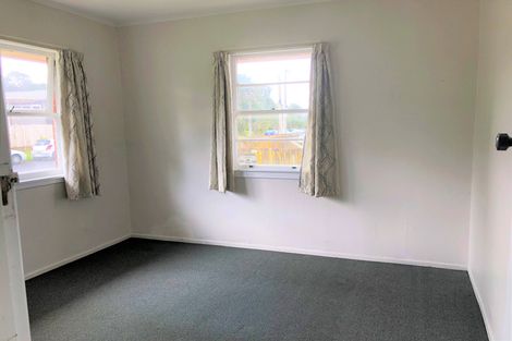 Photo of property in 4/2 Godley Road, Green Bay, Auckland, 0604