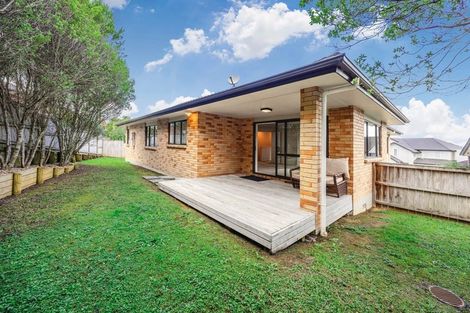 Photo of property in 7 Mazuran Place, Flat Bush, Auckland, 2016