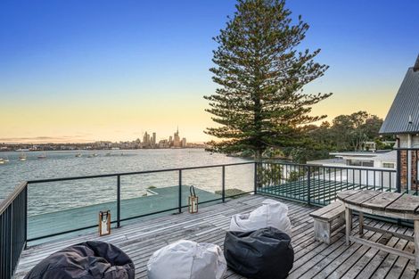 Photo of property in 5 Stanley Point Road, Stanley Point, Auckland, 0624