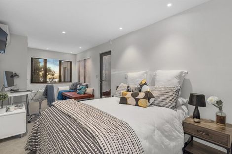 Photo of property in 2/272 Hurstmere Road, Takapuna, Auckland, 0622