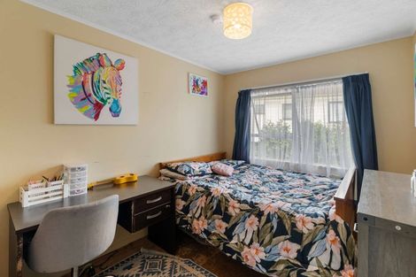 Photo of property in 27 Borich Road, Sunnyvale, Auckland, 0612