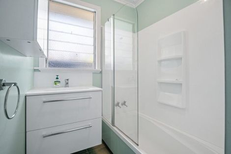 Photo of property in 71 Sylvan Crescent, Te Atatu South, Auckland, 0610