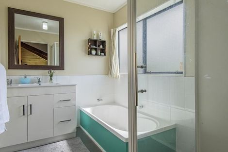 Photo of property in 1 Fairway Drive, Te Kamo, Whangarei, 0112