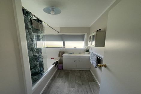 Photo of property in 50 Sungrove Rise, Sunnyvale, Auckland, 0612