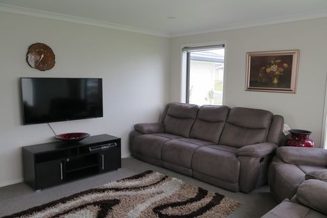 Photo of property in 8 Kayelene Place, Omokoroa, 3114