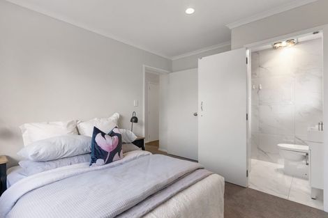 Photo of property in 5 Sunvista Avenue, Oteha, Auckland, 0632