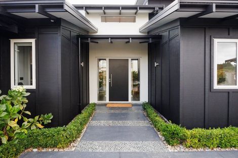 Photo of property in 5 Fairway Grove, Hokowhitu, Palmerston North, 4410