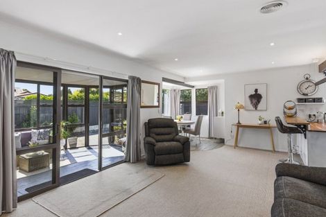 Photo of property in 72 Elizabeth Street, Waikanae, 5036