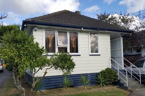 Photo of property in 17 Clutha Crescent, Clover Park, Auckland, 2023