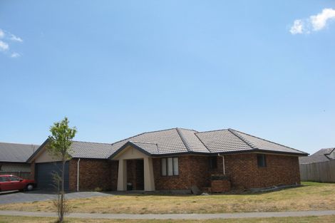 Photo of property in 22 Linkwater Way, Parklands, Christchurch, 8083