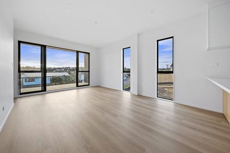 Photo of property in 1/17 Sunnyfield Crescent, Glenfield, Auckland, 0629
