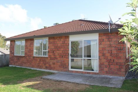 Photo of property in 28 Les Marston Place, Pukekohe, 2120