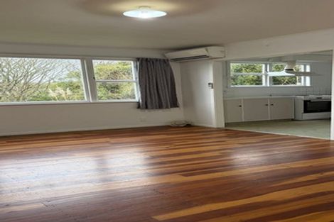 Photo of property in 147 Ruskin Road, Newlands, Wellington, 6037