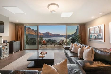 Photo of property in 4/25 Belfast Terrace, Queenstown, 9300