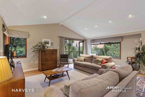 Photo of property in 17 West Lynn Road, Titirangi, Auckland, 0604