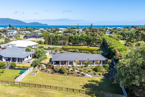 Photo of property in 34 Titoki Road, Waikanae Beach, Waikanae, 5036