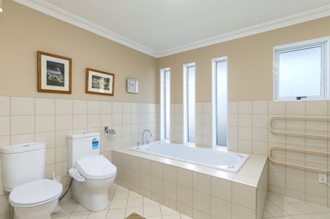 Photo of property in 40-42 Waikawa Road, Picton, 7220