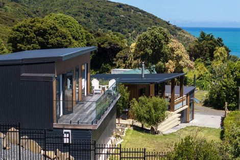 Photo of property in 14 Whaanga Road, Raglan, 3297