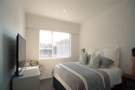Photo of property in 1/9 Paruru Avenue, Northcote, Auckland, 0627