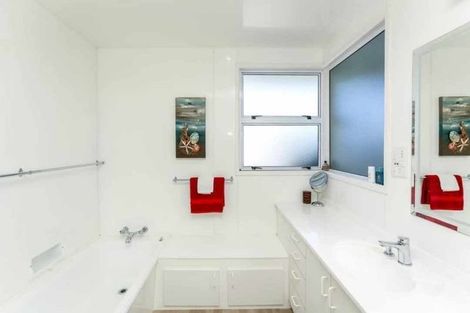 Photo of property in 107 Govett Avenue, Frankleigh Park, New Plymouth, 4310